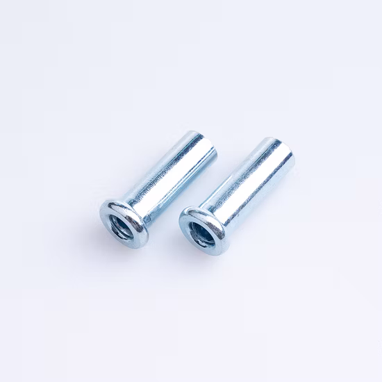 Заклепка полупустотелая из оцинкованного железа с круглой головкой.